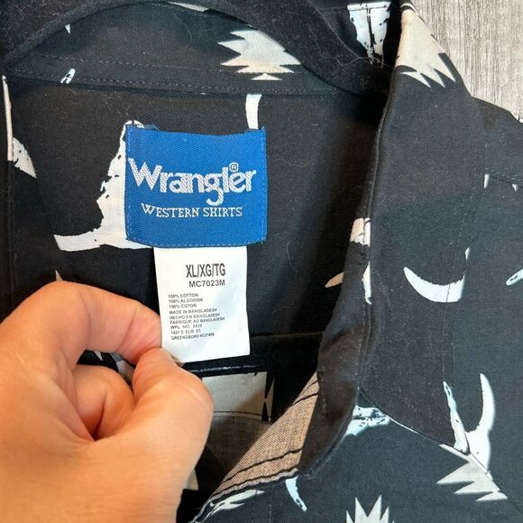 Wrangler Shirt Size XL Western Black and White Tribal Short Sleeves NEW - Picture 3 of 5